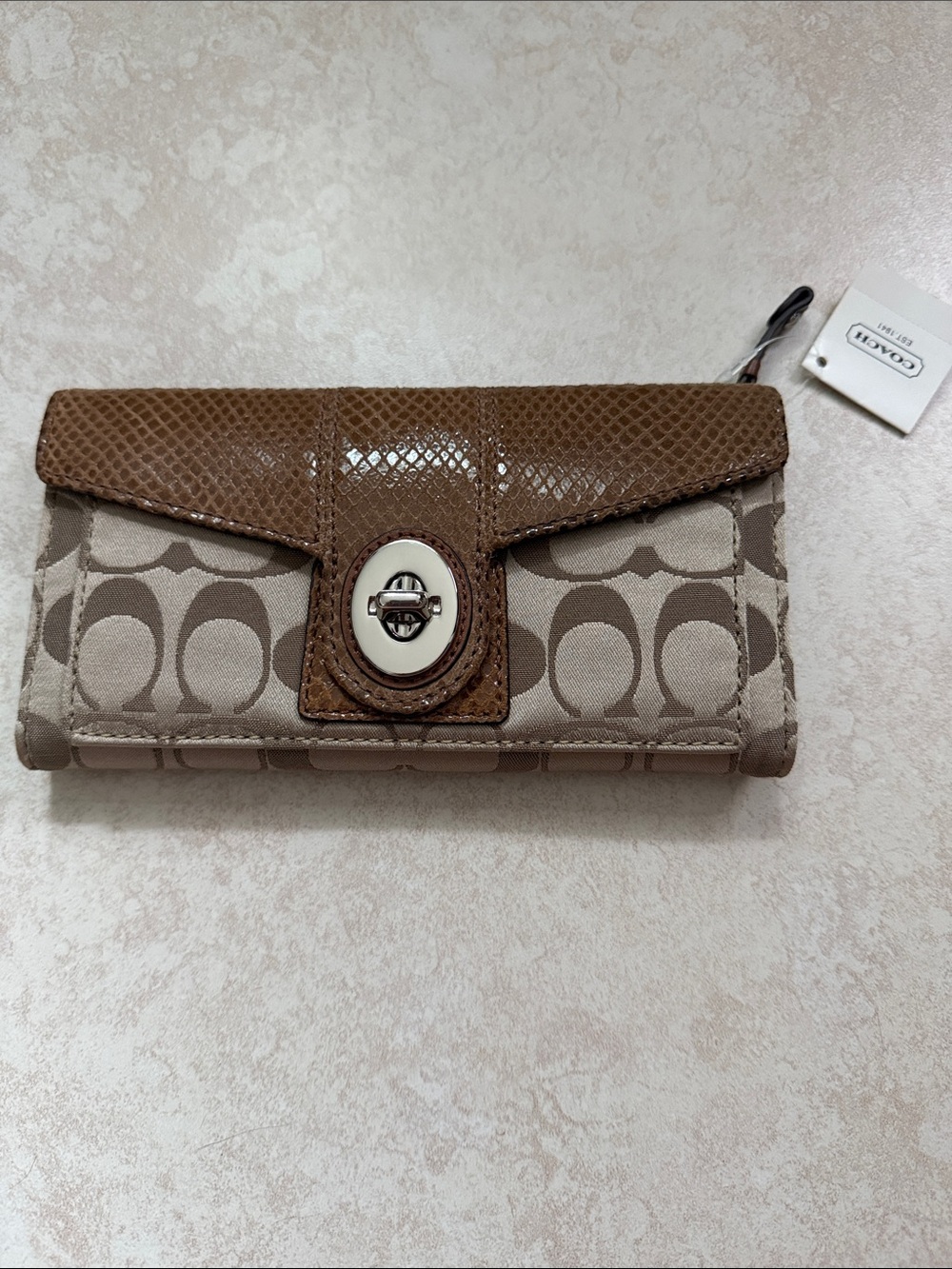 Coach 46238 Signature Turnlock Checkbook Wallet Khaki Nutmeg NWT 14 Card Slots